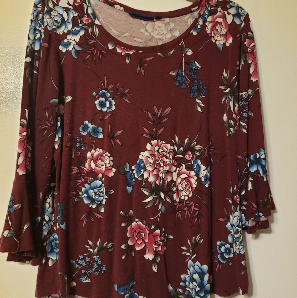 Burgundy floral 3 quarter sleeve!